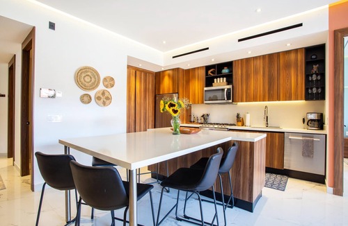 Emiliano Zapata Condo | D’esire Luxury 2BR | Pool, Gym, Views & Balcony