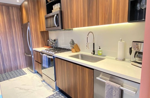 Emiliano Zapata Condo | D’esire Luxury 2BR | Pool, Gym, Views & Balcony