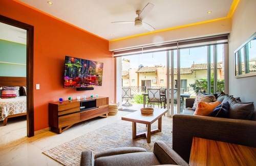 Emiliano Zapata Condo | D’esire Luxury 2BR | Pool, Gym, Views & Balcony