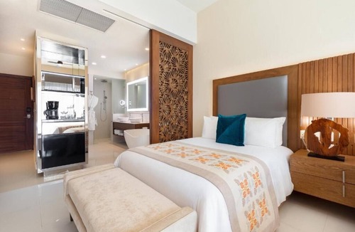 Santa Rosa Condo | Deluxe Studio Pool View - Villa La Valencia Beach Resort & Spa Los Cabosnn