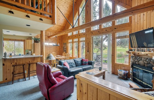 Redmond Cabin | Eagle Crest, Cozy 3-bedroom cabin with Hot Tub and Dog Friendly