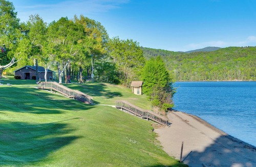 Schroon Lake Apartment | Easy Schroon Lake Living! Close to Marina & Town