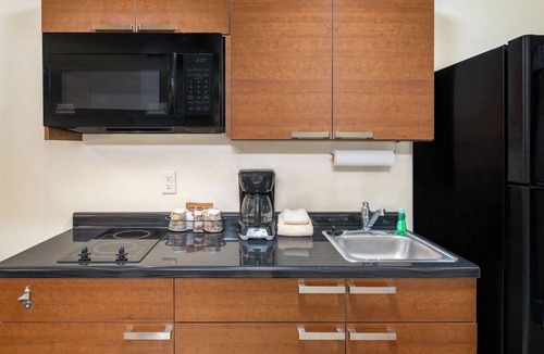 West Valley City Hotel | Explore Salt Lake/West Valley City – Room with Full Kitchen and Pet Friendly!