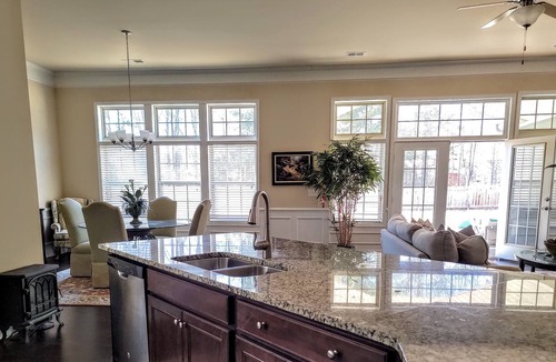 Duncan House | Extended Stay Executive Rental ready for you Centrally located