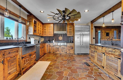 Earlville House | Farm with sheep - HotTub - Swing set - Pool Table