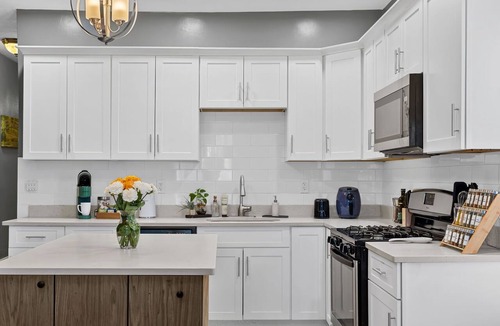 Dudley Square Apartment | FIFA! Spacious Modern 3BR - FREE Parking - Heart of Boston