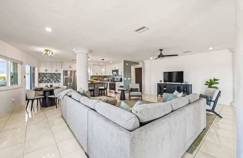 Crystal Beach House | Florida Villa - Waterfront - Private Pool