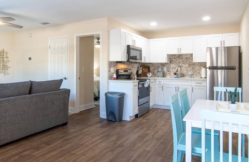 Clearwater Villa | Fully Updated! Dunedin/Clearwater Cottage!