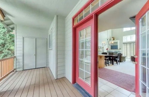 Redmond House | Gorgeous,Comfy,Spacious Private Deck & NEW 60 Jet HotTub in Eagle Crest Resort