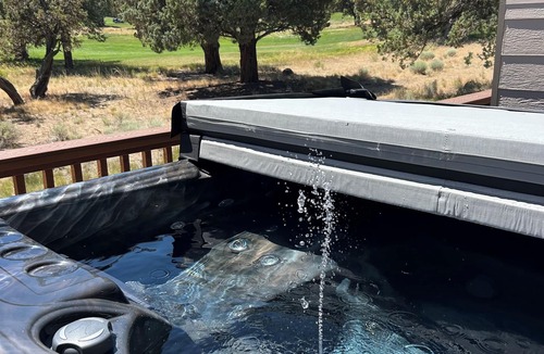 Redmond House | Gorgeous,Comfy,Spacious Private Deck & NEW 60 Jet HotTub in Eagle Crest Resort