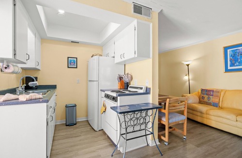 St. Pete Beach Condo | Gulf Winds 508 | Affordable Studio on Upham Beach