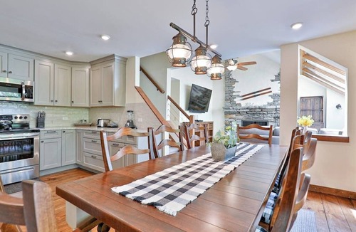 Plymouth Condo | Hawk Mountain retreat near Okemo with wifi, washer/dryer & deck