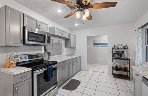 Largo House | Heated Pool House with Games <5 Min to Beaches Sleeps 12