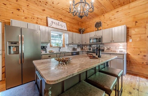 Sautee Nacoochee House | HOO`S THERE HIDEAWAY | HOT TUB | POOL TABLE