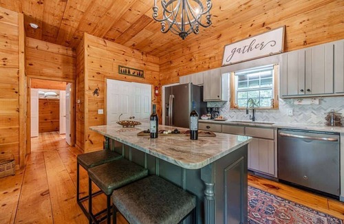 Sautee Nacoochee House | HOO`S THERE HIDEAWAY | HOT TUB | POOL TABLE