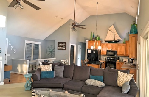 Wise House | HUGE cove, DEEP water, KAYAKS, SUPs, fire pit & game room