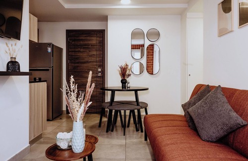 Zona 4 Apartment | In the heart of Zone 4!