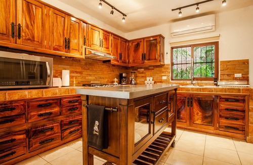 Romantic Zone Condo | Incredible 2 bedrooms 2.5 baths located in Old Town with no hills 2BD Condo for