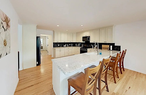 Larkspur House | Indoor Heated Pool & Hot Tub, Game room, EV Charger, Pets Welcome!