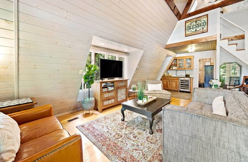 Morganton House | Lakefront retreat with Private Dock, Kayaks, Canoe, Firepit & Sunset Views