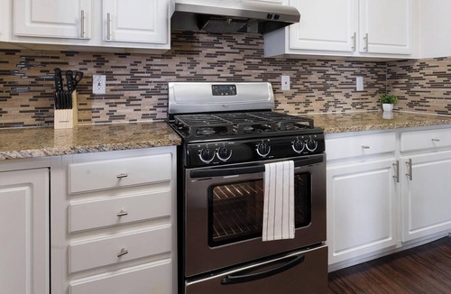 Town Center Apartment | Landing | Modern 1BD, Courtyard, Gym