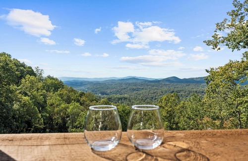 Morganton Cabin | Luxurious 4-Bedroom Mountain Cabin, Amazing Mountain Views, HotTub, 4 Fireplaces