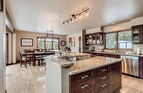 Breckenridge Cottage | Majestic Mountain Ski Cottage with Panoramic Views of the Breckenridge Ski Area and the Epic Rocky Mountains, Colorado