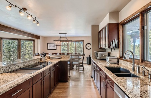 Breckenridge Cottage | Majestic Mountain Ski Cottage with Panoramic Views of the Breckenridge Ski Area and the Epic Rocky Mountains, Colorado