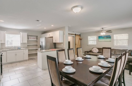 West Melbourne House | Melbourne 6 bed/2 bath Sleeps 12 BEDS 5King/1Qn