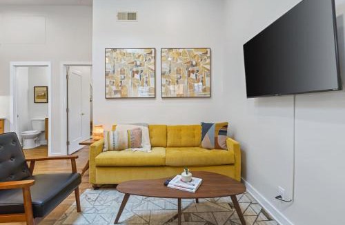 Greenwood House | Mid-Century Modern Nashville Condo Near Restaurants, Coffee and Bars