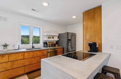 Southern Shores House | Modern Coastal Home, Close to Beach with Pool, Spa