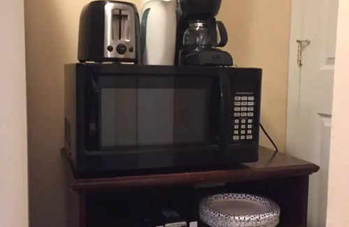 Nauck Apartment | ★Modern Studio-Private Entrance/Bath Min from DC★