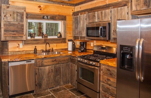 Foxfire Estates Cabin | Moonlight Creek Cabin, 3 miles to downtown, luxury cabin, sleeps 10