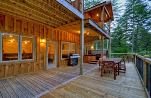 Foxfire Estates Cabin | Moonlight Creek Cabin, 3 miles to downtown, luxury cabin, sleeps 10