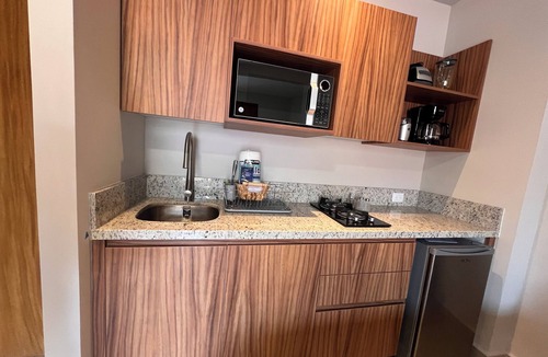 Benito Juarez Condo | New condo with roof top pool & fitness room, WiFi, 5 minutes from Romantic Zone