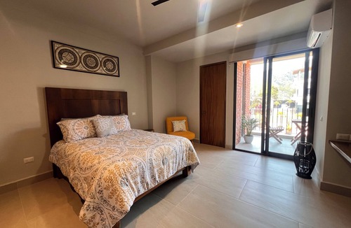 Benito Juarez Condo | New condo with roof top pool & fitness room, WiFi, 5 minutes from Romantic Zone