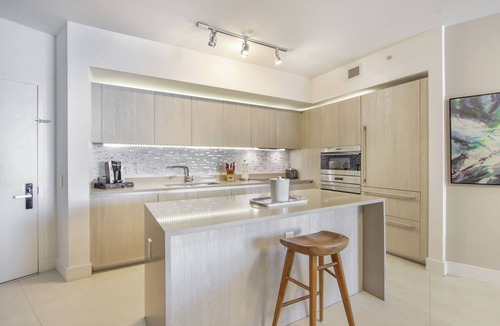 Hollywood South Central Beach Condo | OCEANFRONT BUILDING; rooftop pool, 1 Bd condo with OCEAN VIEWS GUARANTEED