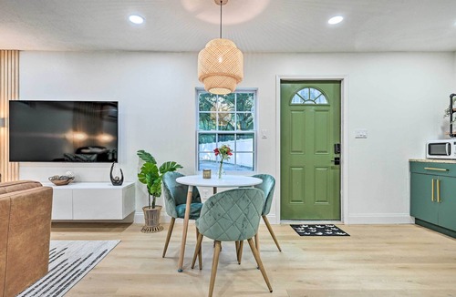 Limona Improvement Cottage | Outdoor Oasis! Group Getaway w/Pool in Brandon