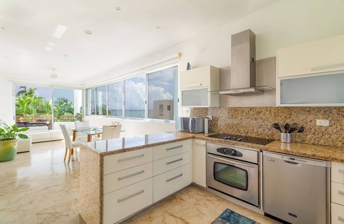 Puerto Juarez Condo | Outstanding Oceanfront 2 bdr/2ba in heart of Playa
