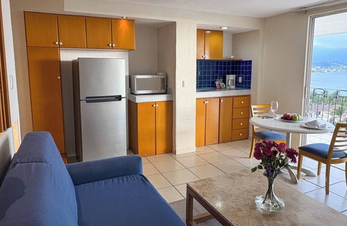 South Hotel Zone Condo | Partial ocean view, exclusive amenities!