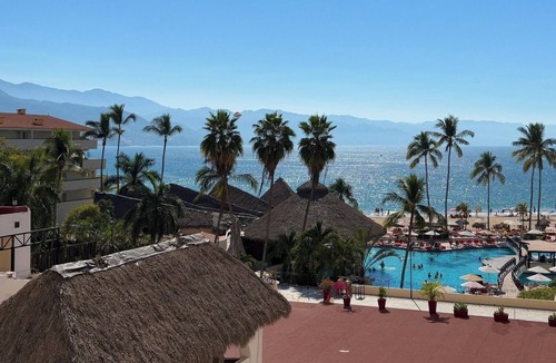 South Hotel Zone Condo | Partial ocean view, exclusive amenities!