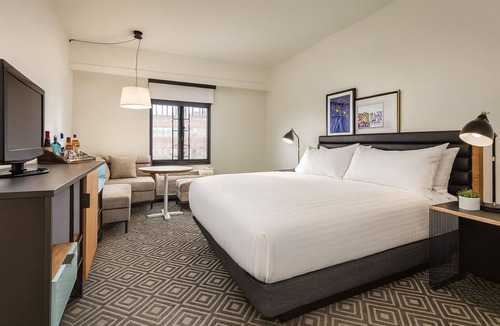 Cambridge Hotel | Pet-friendly Cambridge Stay Near Tufts University!