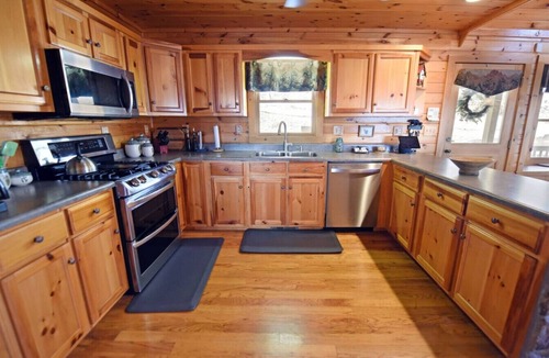 Ridges Over the Lake Cabin | Point of View | 3BR Luxury Cabin Hot Tub Game Room Mountain Views