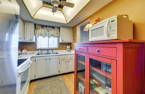 South Bradenton Condo | Pool Access! Monthly Bradenton Stay, 8 Mi to Beach