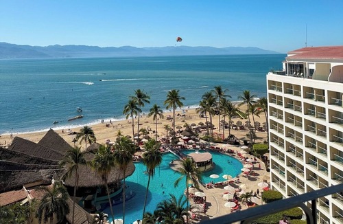 South Hotel Zone Condo | Prime beachfront flat and balcony!