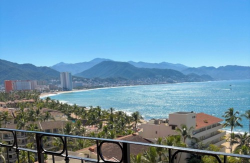 South Hotel Zone Condo | Prime beachfront flat and balcony!