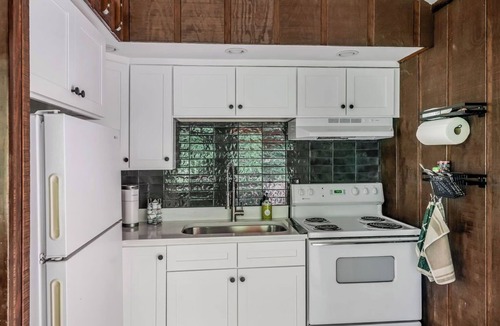 Bristol House | Private 1BR Home Quiet Wooded Stay Near Bristol