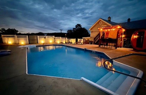 Mount Jackson House | Private Pool HotTub Sauna Wineries Hikes