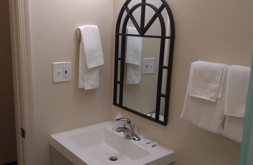 Russett Hotel | Red Crown Inn