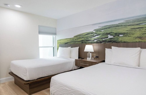 Florida Central Atlantic Coast Hotel | Relax in a Fully Equipped 3BR w/Kitchen & Pool Access – Minutes from Disney